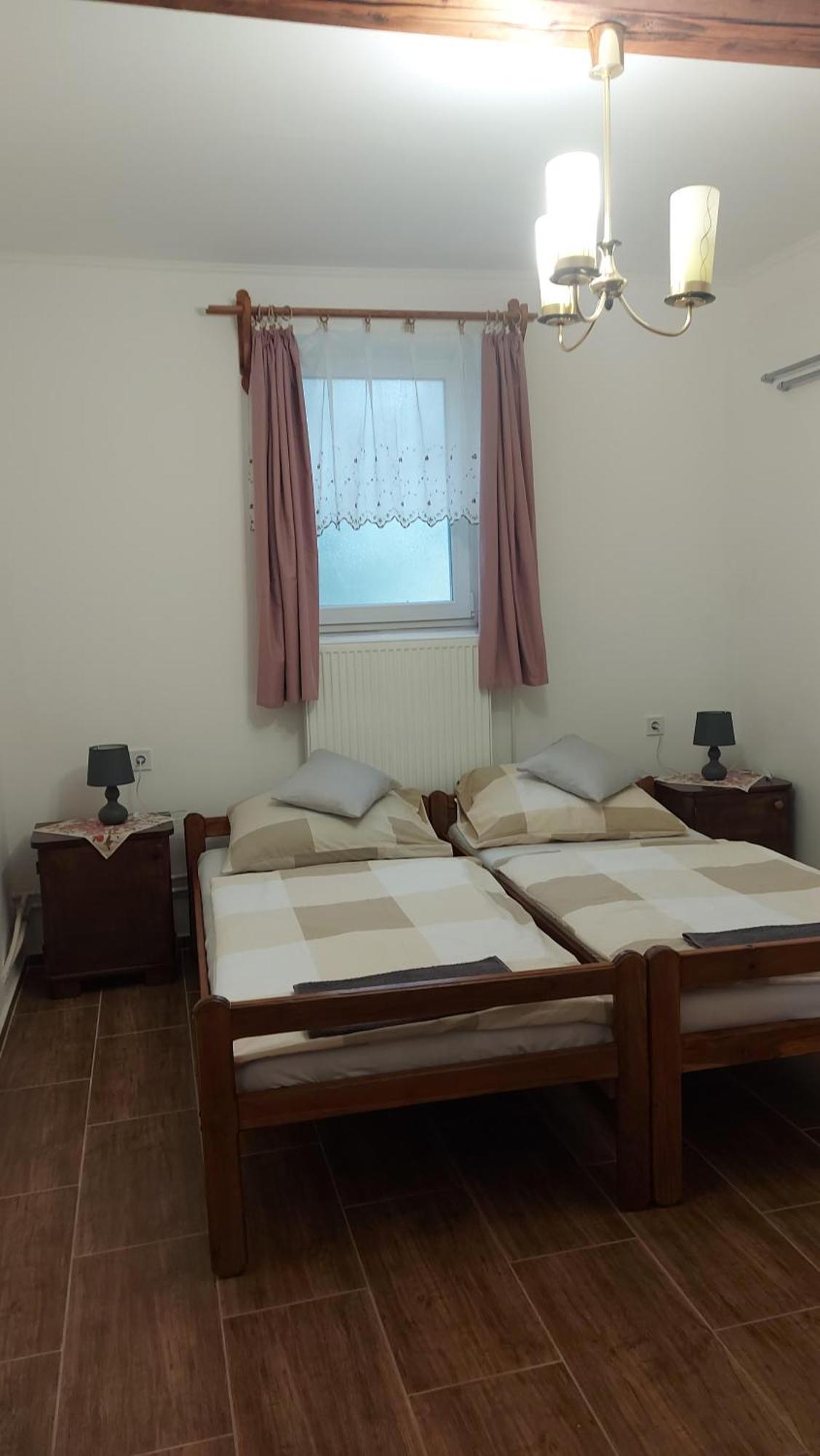 MarosleleAnna Apartmanアパートメント エクステリア 写真