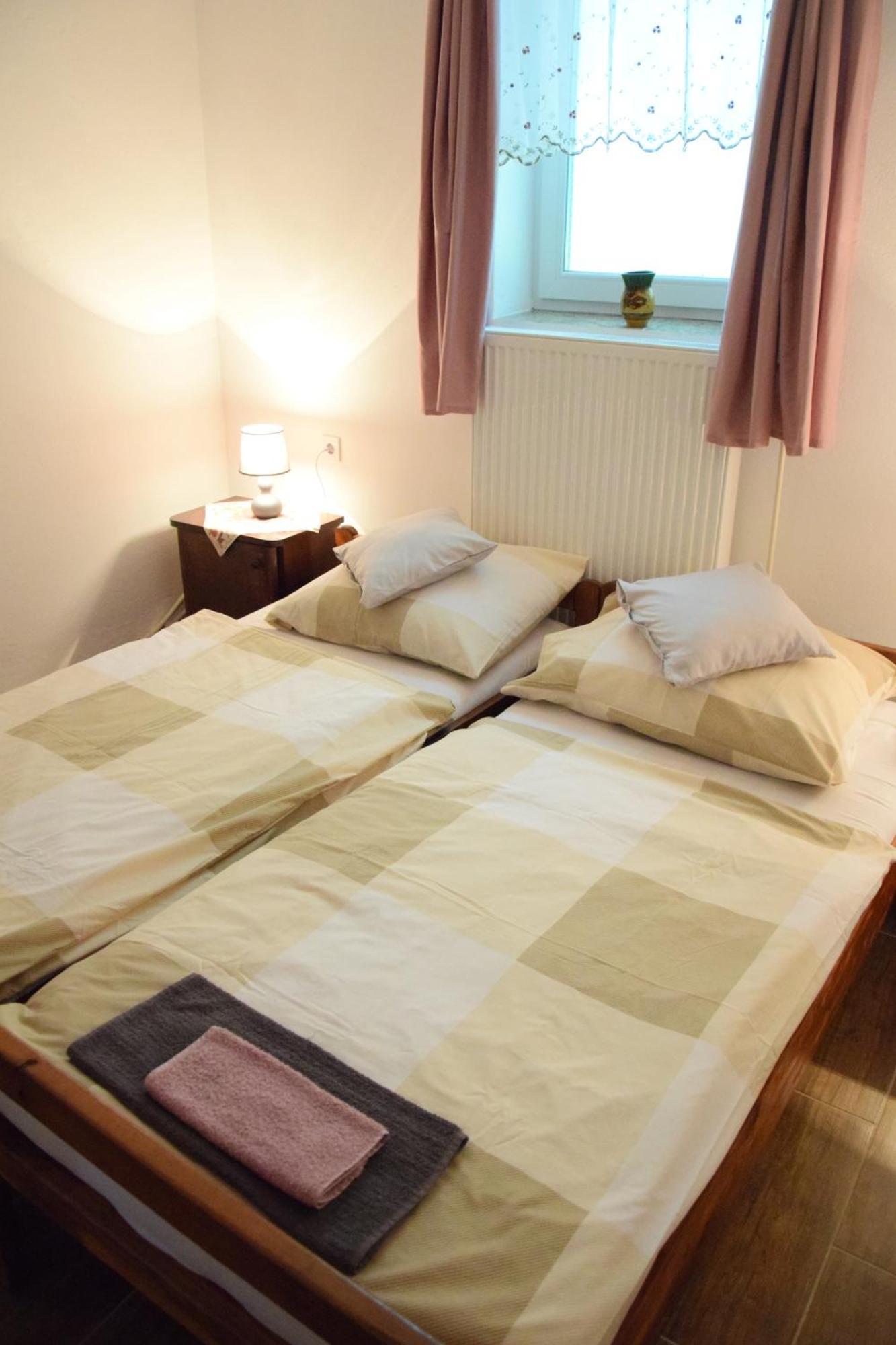 MarosleleAnna Apartmanアパートメント エクステリア 写真